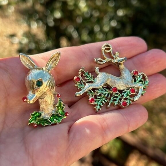 HOLIDAY🎄🎄GERRY’S Reindeer Red Green Rhinestone BROOCH SET - Picture 1 of 6